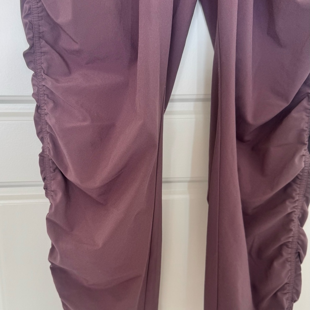 Athleta Size 4 Attitude‎ Pant Volcanic Violet Joggers Lightweight Athletic - Picture 5 of 10